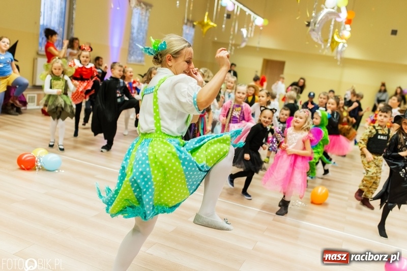 Zdjęcie w galerii na portalu naszraciborz.pl: Kolorowe bale przebierańców w Pietrowicach Wielkich wiadomości z regionu