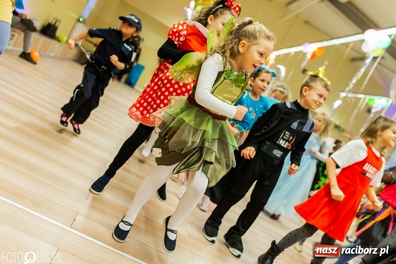 Zdjęcie w galerii na portalu naszraciborz.pl: Kolorowe bale przebierańców w Pietrowicach Wielkich wiadomości z regionu