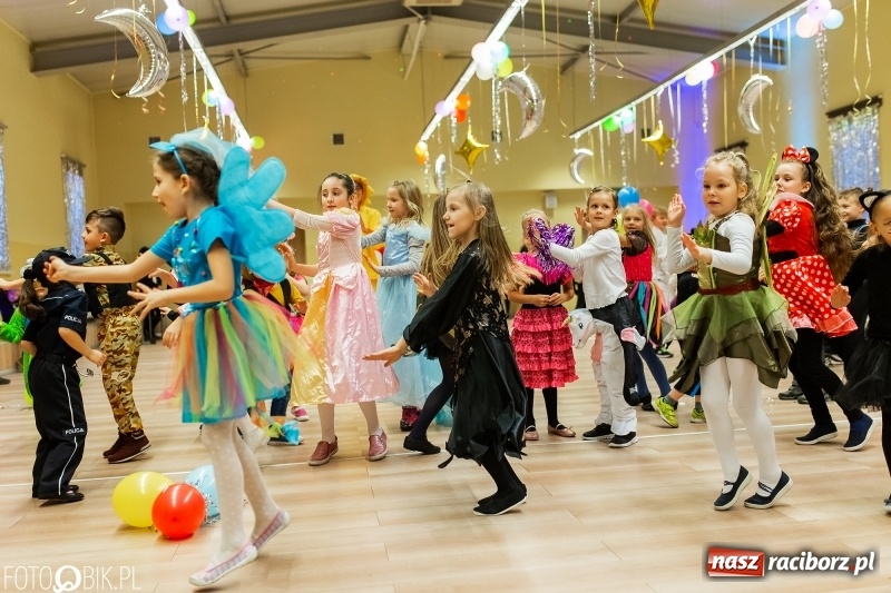 Zdjęcie w galerii na portalu naszraciborz.pl: Kolorowe bale przebierańców w Pietrowicach Wielkich wiadomości z regionu