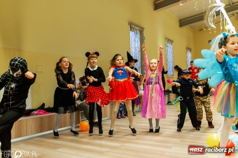 Zdjęcie w galerii na portalu naszraciborz.pl: Kolorowe bale przebierańców w Pietrowicach Wielkich wiadomości z regionu