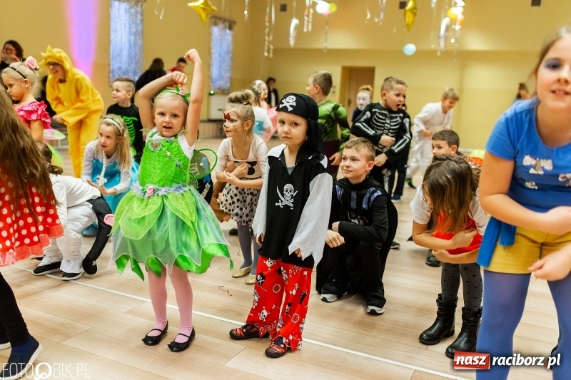 Zdjęcie w galerii na portalu naszraciborz.pl: Kolorowe bale przebierańców w Pietrowicach Wielkich wiadomości z regionu