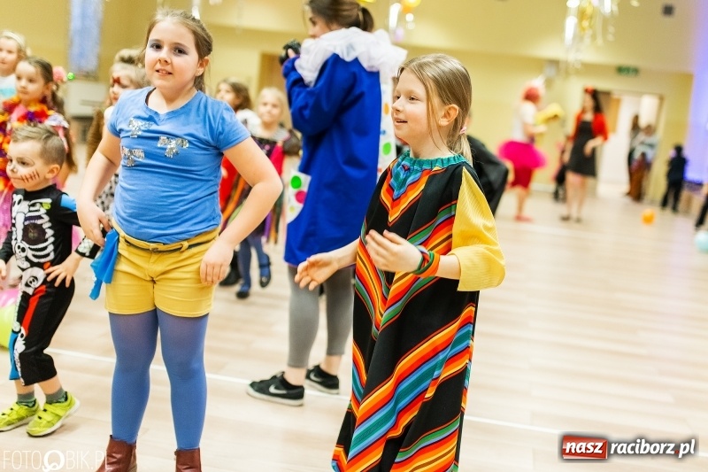 Zdjęcie w galerii na portalu naszraciborz.pl: Kolorowe bale przebierańców w Pietrowicach Wielkich wiadomości z regionu