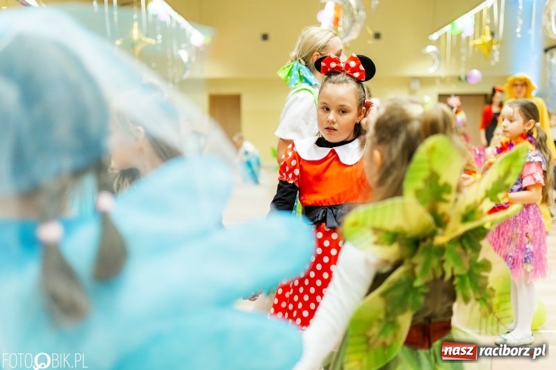 Zdjęcie w galerii na portalu naszraciborz.pl: Kolorowe bale przebierańców w Pietrowicach Wielkich wiadomości z regionu