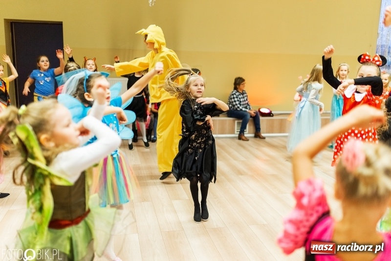 Zdjęcie w galerii na portalu naszraciborz.pl: Kolorowe bale przebierańców w Pietrowicach Wielkich wiadomości z regionu