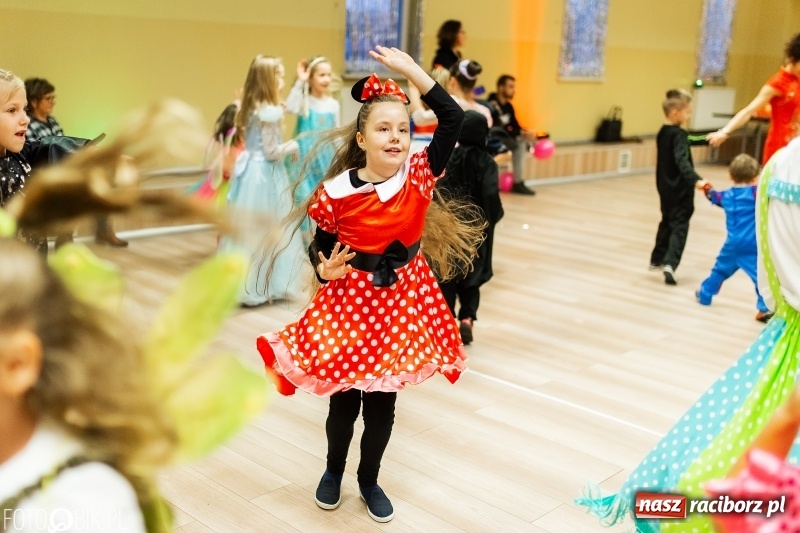 Zdjęcie w galerii na portalu naszraciborz.pl: Kolorowe bale przebierańców w Pietrowicach Wielkich wiadomości z regionu