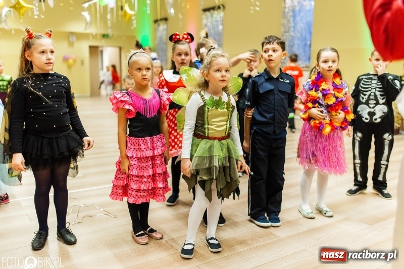Zdjęcie w galerii na portalu naszraciborz.pl: Kolorowe bale przebierańców w Pietrowicach Wielkich wiadomości z regionu