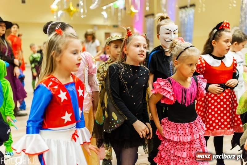 Zdjęcie w galerii na portalu naszraciborz.pl: Kolorowe bale przebierańców w Pietrowicach Wielkich wiadomości z regionu