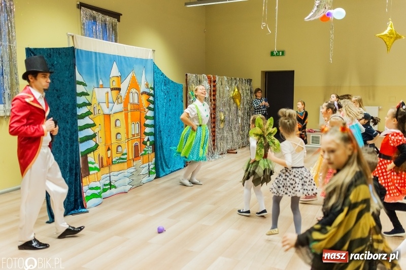 Zdjęcie w galerii na portalu naszraciborz.pl: Kolorowe bale przebierańców w Pietrowicach Wielkich wiadomości z regionu