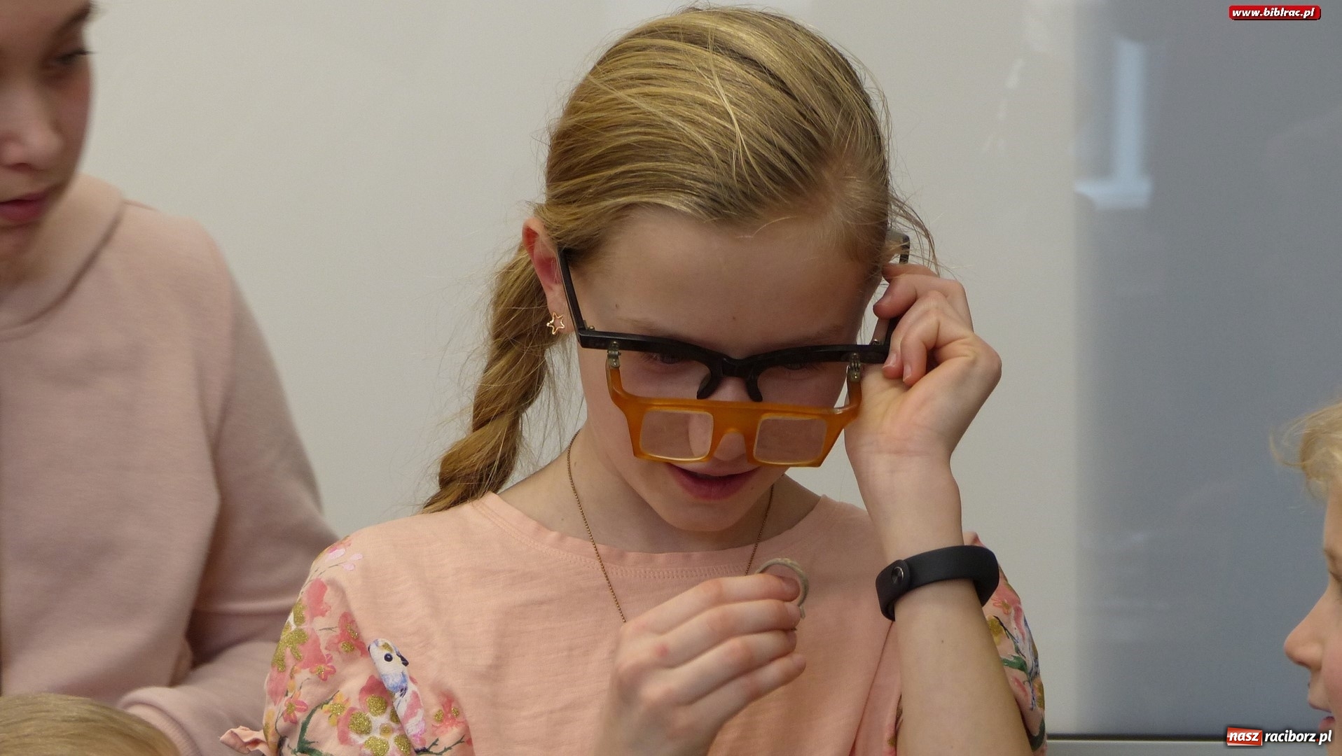 Zdjęcie w galerii na portalu naszraciborz.pl: Złote ferie w raciborskiej bibliotece, czyli jak powstaje biżuteria wiadomości z regionu