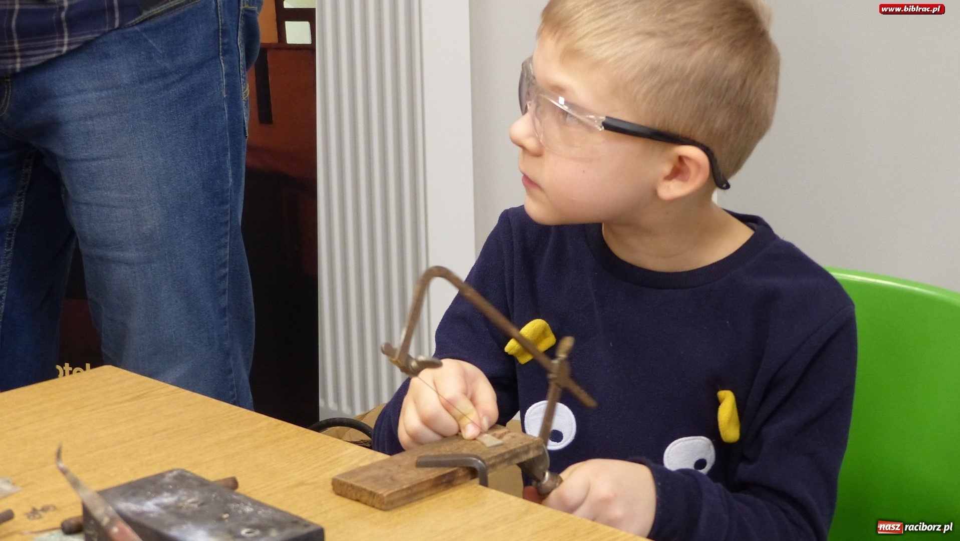 Zdjęcie w galerii na portalu naszraciborz.pl: Złote ferie w raciborskiej bibliotece, czyli jak powstaje biżuteria wiadomości z regionu