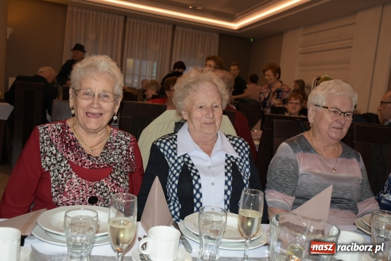 Zdjęcie w galerii na portalu naszraciborz.pl: Jesień życia jest słoneczna i pełna kolorów. Jubileusz krzyżanowickiego koła emerytów wiadomości z regionu