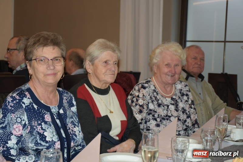 Zdjęcie w galerii na portalu naszraciborz.pl: Jesień życia jest słoneczna i pełna kolorów. Jubileusz krzyżanowickiego koła emerytów wiadomości z regionu