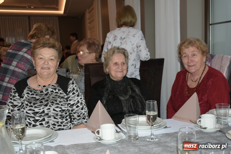 Zdjęcie w galerii na portalu naszraciborz.pl: Jesień życia jest słoneczna i pełna kolorów. Jubileusz krzyżanowickiego koła emerytów wiadomości z regionu