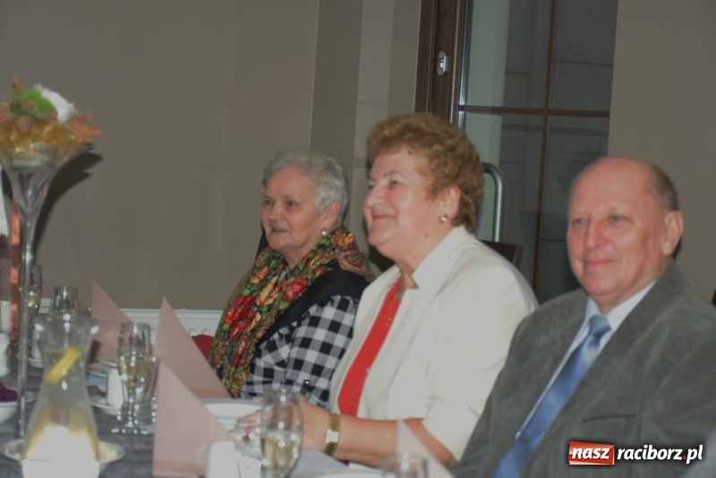 Zdjęcie w galerii na portalu naszraciborz.pl: Jesień życia jest słoneczna i pełna kolorów. Jubileusz krzyżanowickiego koła emerytów wiadomości z regionu