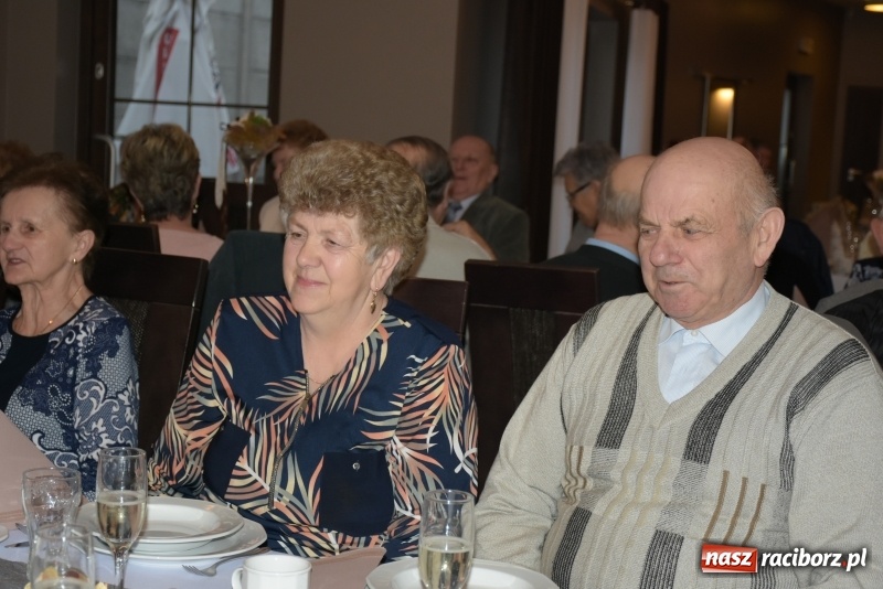 Zdjęcie w galerii na portalu naszraciborz.pl: Jesień życia jest słoneczna i pełna kolorów. Jubileusz krzyżanowickiego koła emerytów wiadomości z regionu