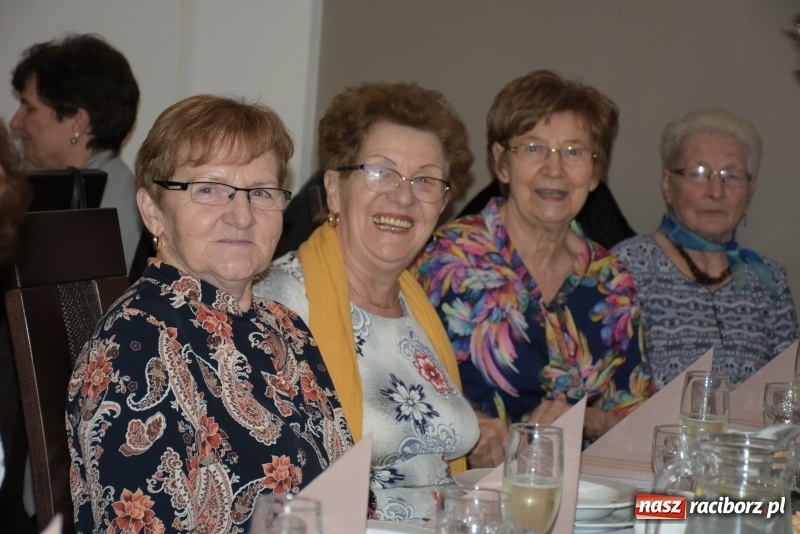 Zdjęcie w galerii na portalu naszraciborz.pl: Jesień życia jest słoneczna i pełna kolorów. Jubileusz krzyżanowickiego koła emerytów wiadomości z regionu