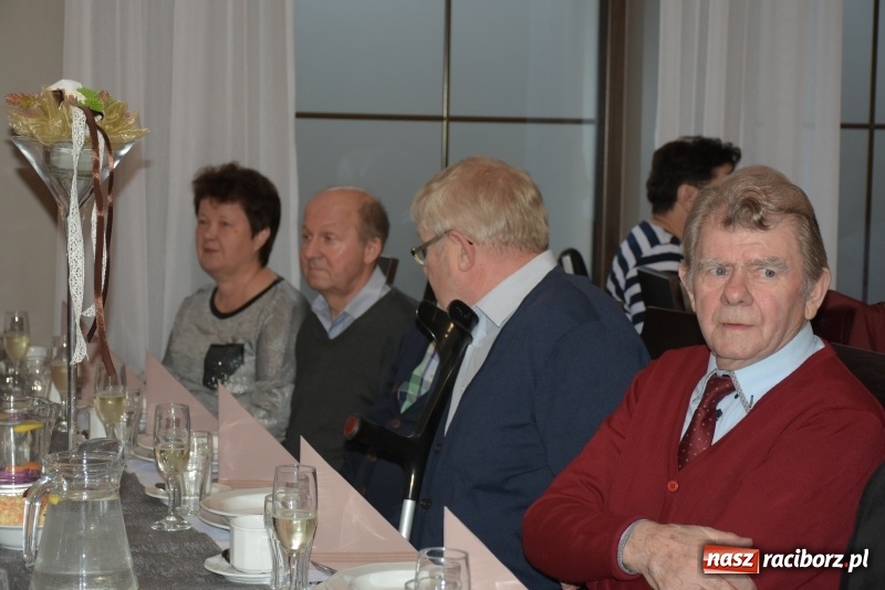 Zdjęcie w galerii na portalu naszraciborz.pl: Jesień życia jest słoneczna i pełna kolorów. Jubileusz krzyżanowickiego koła emerytów wiadomości z regionu