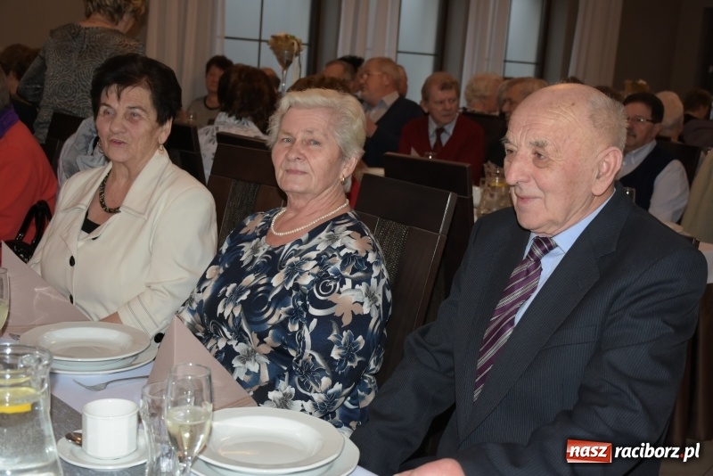 Zdjęcie w galerii na portalu naszraciborz.pl: Jesień życia jest słoneczna i pełna kolorów. Jubileusz krzyżanowickiego koła emerytów wiadomości z regionu