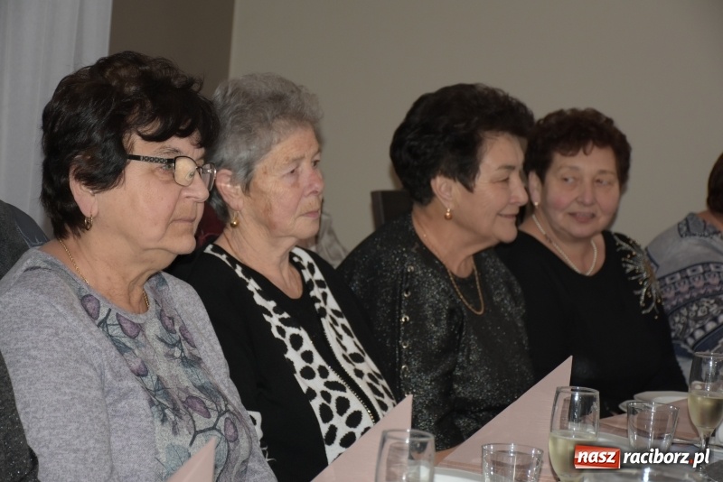 Zdjęcie w galerii na portalu naszraciborz.pl: Jesień życia jest słoneczna i pełna kolorów. Jubileusz krzyżanowickiego koła emerytów wiadomości z regionu