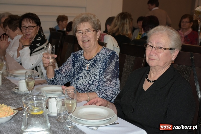 Zdjęcie w galerii na portalu naszraciborz.pl: Jesień życia jest słoneczna i pełna kolorów. Jubileusz krzyżanowickiego koła emerytów wiadomości z regionu