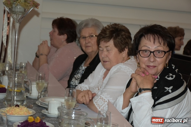 Zdjęcie w galerii na portalu naszraciborz.pl: Jesień życia jest słoneczna i pełna kolorów. Jubileusz krzyżanowickiego koła emerytów wiadomości z regionu