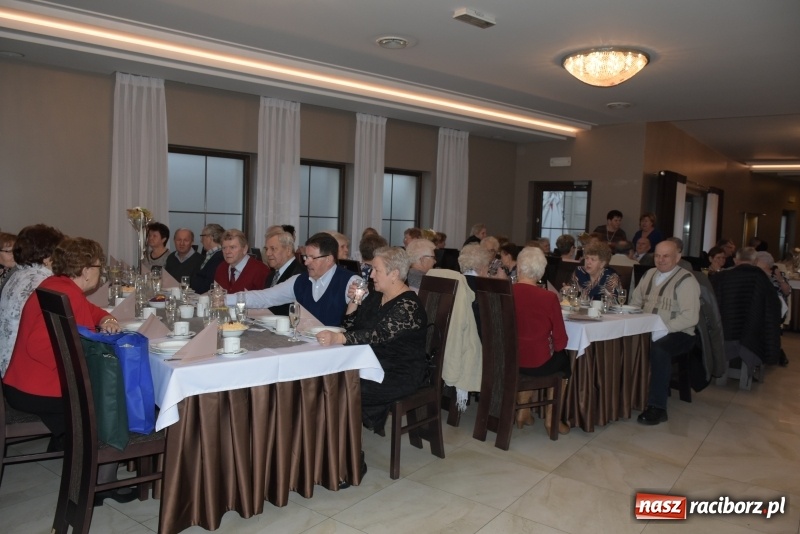 Zdjęcie w galerii na portalu naszraciborz.pl: Jesień życia jest słoneczna i pełna kolorów. Jubileusz krzyżanowickiego koła emerytów wiadomości z regionu