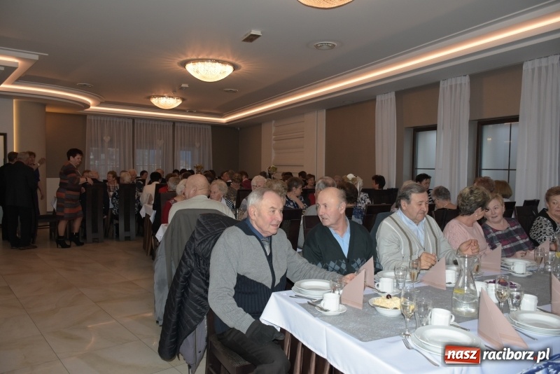 Zdjęcie w galerii na portalu naszraciborz.pl: Jesień życia jest słoneczna i pełna kolorów. Jubileusz krzyżanowickiego koła emerytów wiadomości z regionu