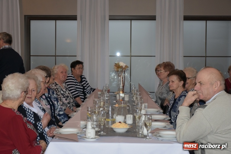 Zdjęcie w galerii na portalu naszraciborz.pl: Jesień życia jest słoneczna i pełna kolorów. Jubileusz krzyżanowickiego koła emerytów wiadomości z regionu