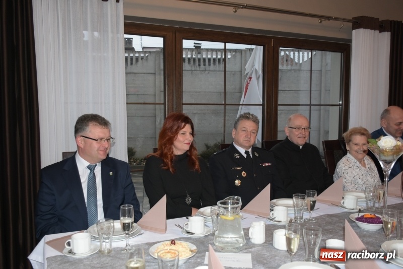 Zdjęcie w galerii na portalu naszraciborz.pl: Jesień życia jest słoneczna i pełna kolorów. Jubileusz krzyżanowickiego koła emerytów wiadomości z regionu