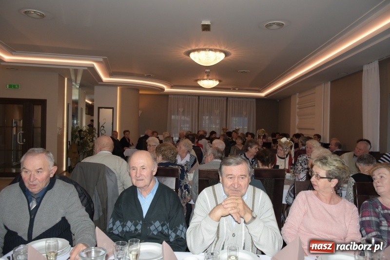 Zdjęcie w galerii na portalu naszraciborz.pl: Jesień życia jest słoneczna i pełna kolorów. Jubileusz krzyżanowickiego koła emerytów wiadomości z regionu