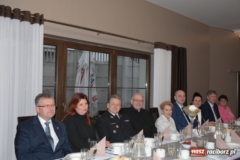 Zdjęcie w galerii na portalu naszraciborz.pl: Jesień życia jest słoneczna i pełna kolorów. Jubileusz krzyżanowickiego koła emerytów wiadomości z regionu