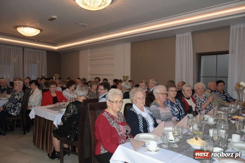 Zdjęcie w galerii na portalu naszraciborz.pl: Jesień życia jest słoneczna i pełna kolorów. Jubileusz krzyżanowickiego koła emerytów wiadomości z regionu