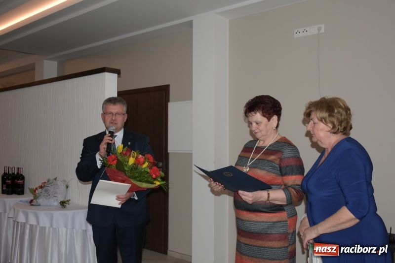 Zdjęcie w galerii na portalu naszraciborz.pl: Jesień życia jest słoneczna i pełna kolorów. Jubileusz krzyżanowickiego koła emerytów wiadomości z regionu