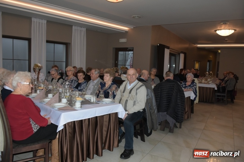 Zdjęcie w galerii na portalu naszraciborz.pl: Jesień życia jest słoneczna i pełna kolorów. Jubileusz krzyżanowickiego koła emerytów wiadomości z regionu