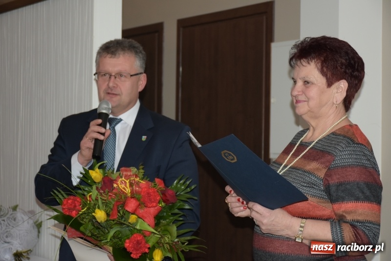 Zdjęcie w galerii na portalu naszraciborz.pl: Jesień życia jest słoneczna i pełna kolorów. Jubileusz krzyżanowickiego koła emerytów wiadomości z regionu