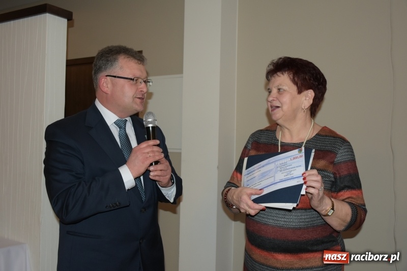 Zdjęcie w galerii na portalu naszraciborz.pl: Jesień życia jest słoneczna i pełna kolorów. Jubileusz krzyżanowickiego koła emerytów wiadomości z regionu