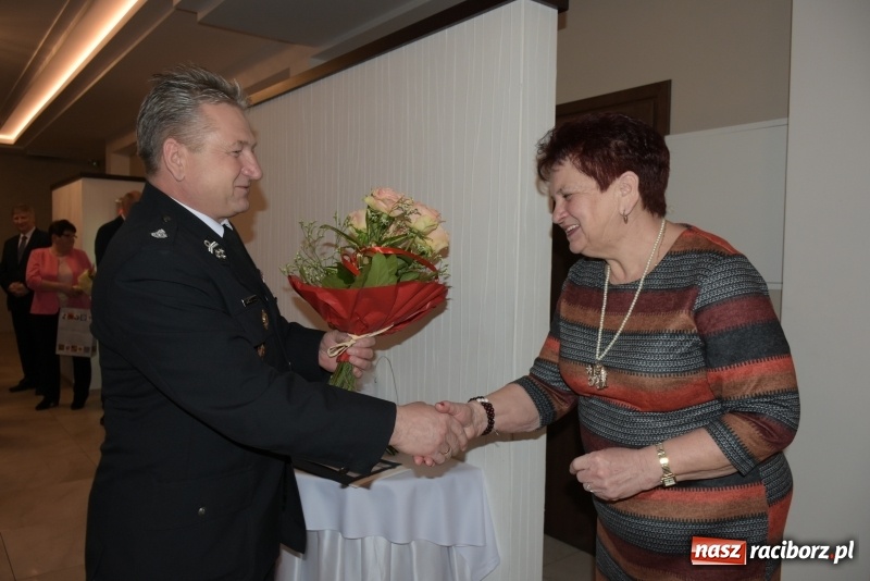 Zdjęcie w galerii na portalu naszraciborz.pl: Jesień życia jest słoneczna i pełna kolorów. Jubileusz krzyżanowickiego koła emerytów wiadomości z regionu