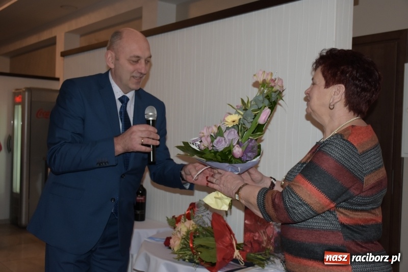 Zdjęcie w galerii na portalu naszraciborz.pl: Jesień życia jest słoneczna i pełna kolorów. Jubileusz krzyżanowickiego koła emerytów wiadomości z regionu