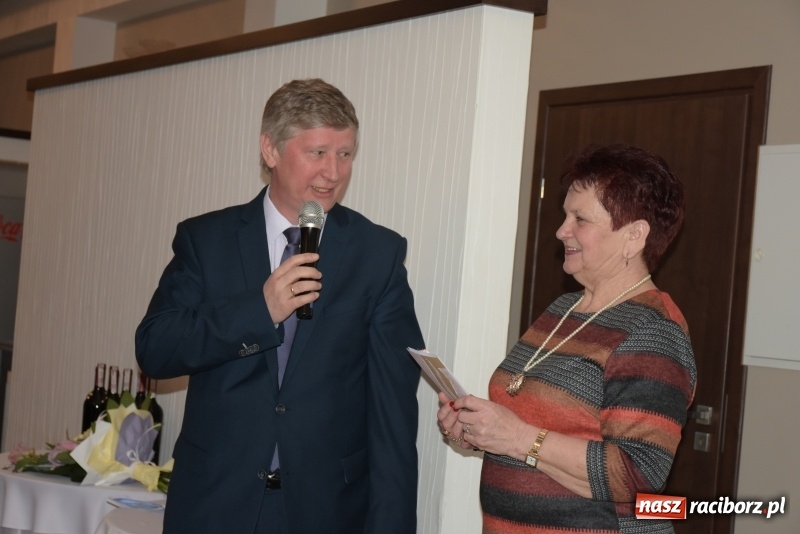 Zdjęcie w galerii na portalu naszraciborz.pl: Jesień życia jest słoneczna i pełna kolorów. Jubileusz krzyżanowickiego koła emerytów wiadomości z regionu