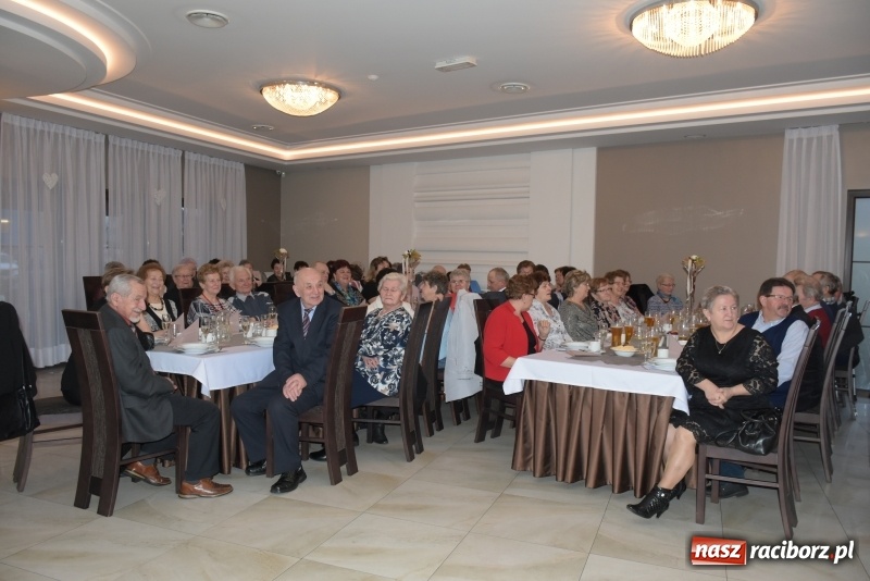 Zdjęcie w galerii na portalu naszraciborz.pl: Jesień życia jest słoneczna i pełna kolorów. Jubileusz krzyżanowickiego koła emerytów wiadomości z regionu