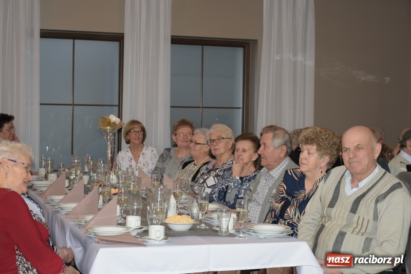 Zdjęcie w galerii na portalu naszraciborz.pl: Jesień życia jest słoneczna i pełna kolorów. Jubileusz krzyżanowickiego koła emerytów wiadomości z regionu
