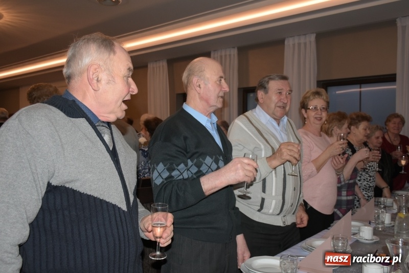 Zdjęcie w galerii na portalu naszraciborz.pl: Jesień życia jest słoneczna i pełna kolorów. Jubileusz krzyżanowickiego koła emerytów wiadomości z regionu