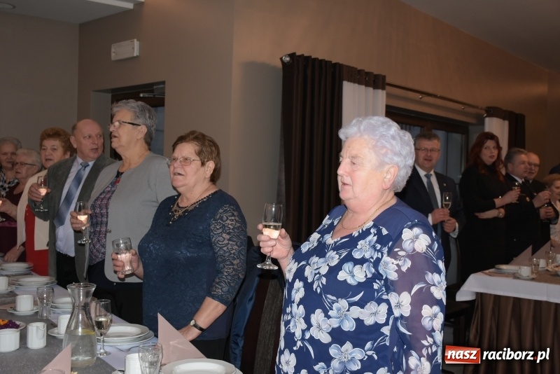 Zdjęcie w galerii na portalu naszraciborz.pl: Jesień życia jest słoneczna i pełna kolorów. Jubileusz krzyżanowickiego koła emerytów wiadomości z regionu