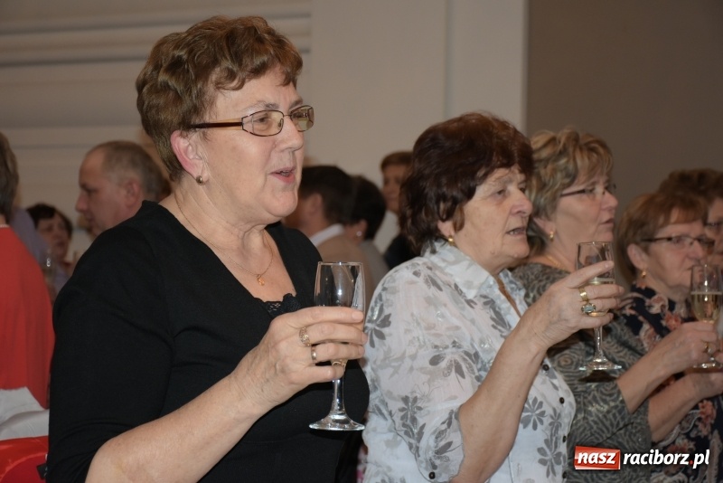 Zdjęcie w galerii na portalu naszraciborz.pl: Jesień życia jest słoneczna i pełna kolorów. Jubileusz krzyżanowickiego koła emerytów wiadomości z regionu