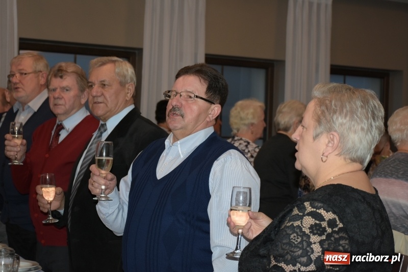 Zdjęcie w galerii na portalu naszraciborz.pl: Jesień życia jest słoneczna i pełna kolorów. Jubileusz krzyżanowickiego koła emerytów wiadomości z regionu