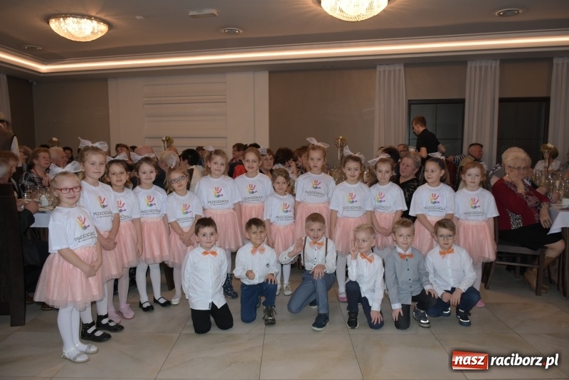 Zdjęcie w galerii na portalu naszraciborz.pl: Jesień życia jest słoneczna i pełna kolorów. Jubileusz krzyżanowickiego koła emerytów wiadomości z regionu