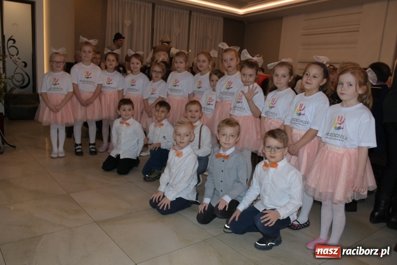 Zdjęcie w galerii na portalu naszraciborz.pl: Jesień życia jest słoneczna i pełna kolorów. Jubileusz krzyżanowickiego koła emerytów wiadomości z regionu