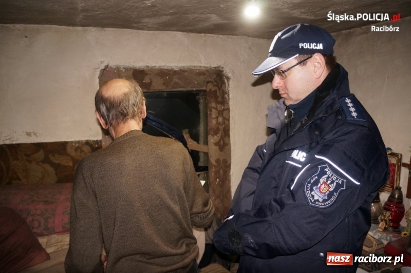 Zdjęcie w galerii na portalu naszraciborz.pl: Raciborscy dzielnicowi kontrolowali pustostany i miejsca niebezpieczne wiadomości z regionu