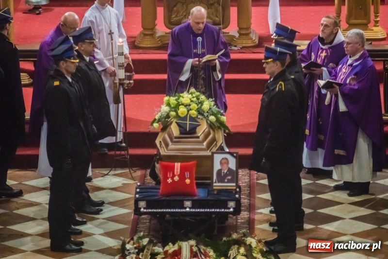 Zdjęcie w galerii na portalu naszraciborz.pl: Do zobaczenia u naszego Pana. Ostatnie pożegnanie śp. ppłk. Zdzisława Drozda wiadomości z regionu
