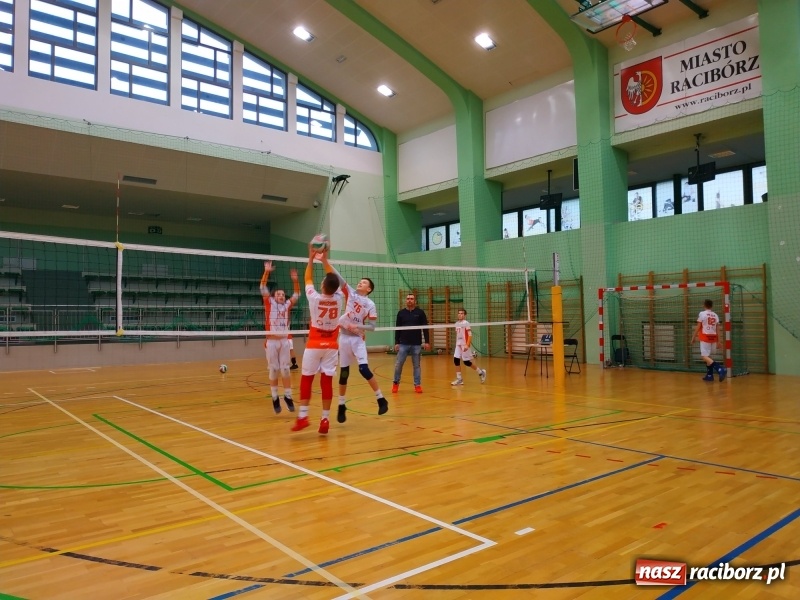 Zdjęcie w galerii na portalu naszraciborz.pl: Siatkarski maraton w Arenie Rafako. Ekipa z Kędzierzyna-Koźla triumfuje  wiadomości z regionu
